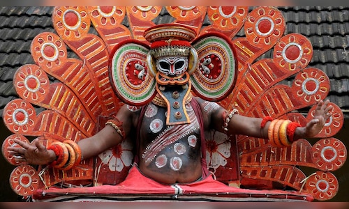 Kerala festival dance.jpg