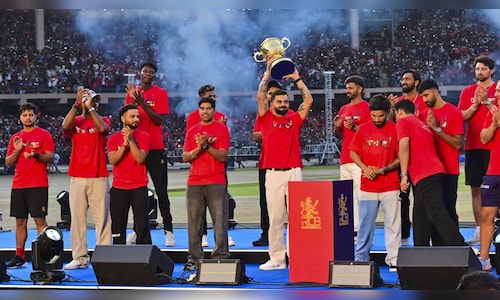 Rcb parade bangalore 5 2025 06 021bbbb9d9b6c3a59de5efca305eceeb.jpg