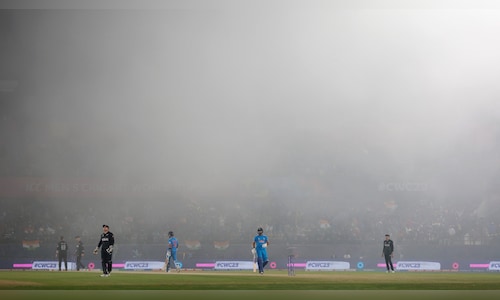 Dense fog during india vs new zealand world cup match.jpg