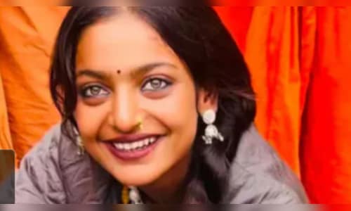 Kumbh mela monalisa 2025 12 975802b6098b99cdf57b42ee77cd6f8f.jpg