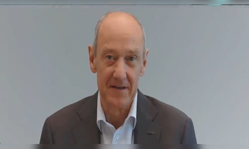 Roland busch siemens 13feb 2026 02 8a4add8c9f3fa63121895851a89ce6ca.jpg