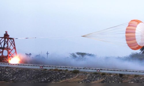 ಗಗನ್ಯಾನ್ ಡ್ರೋಗ್ ಪ್ಯಾರಾಚೂಟ್ DRDO ನ RTRS ಸೌಲಭ್ಯದಲ್ಲಿ ಅರ್ಹತಾ ಲೋಡ್ ಪರೀಕ್ಷೆಯನ್ನು ತೆರವುಗೊಳಿಸುತ್ತದೆ