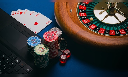 Gambling unsplash e1657617913177.jpg