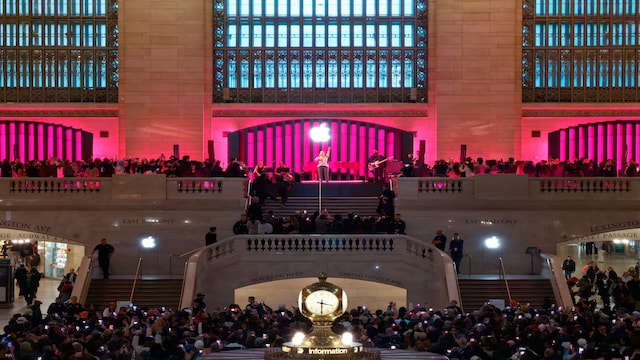 Apple 50 year anniversary new york performance 2026 04 57e46a7ecbf9c8ce00d63a11c709df8b.jpg